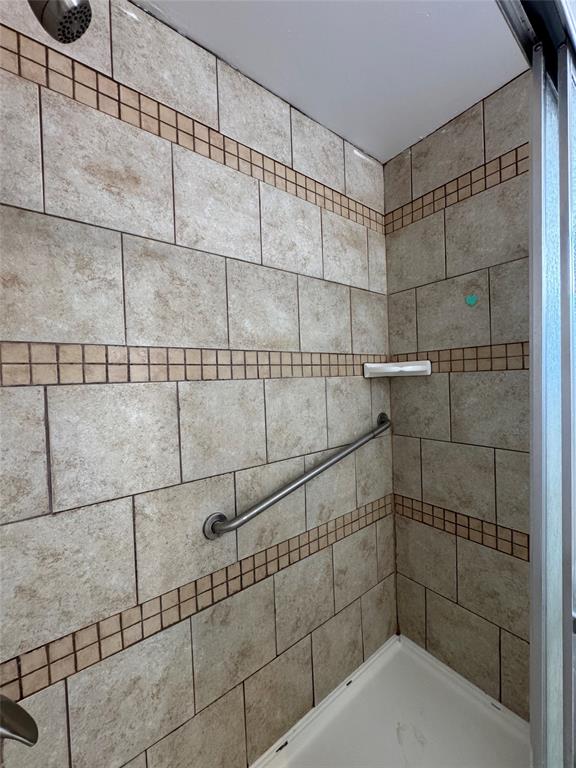604 E 9TH Street - Photo 16