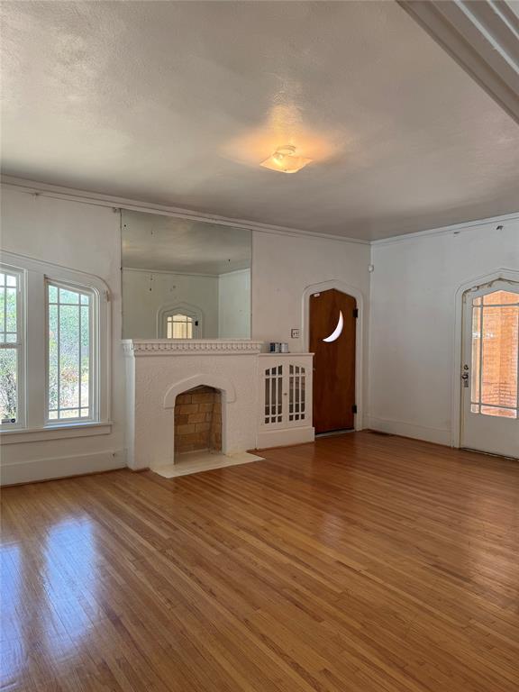 604 E 9TH Street - Photo 3