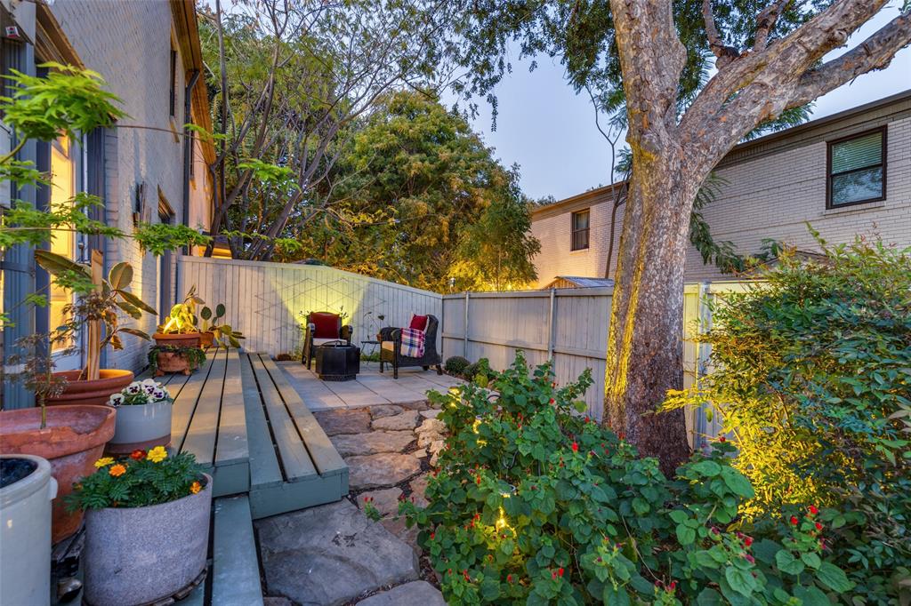 5039 N Hall Street - Photo 1