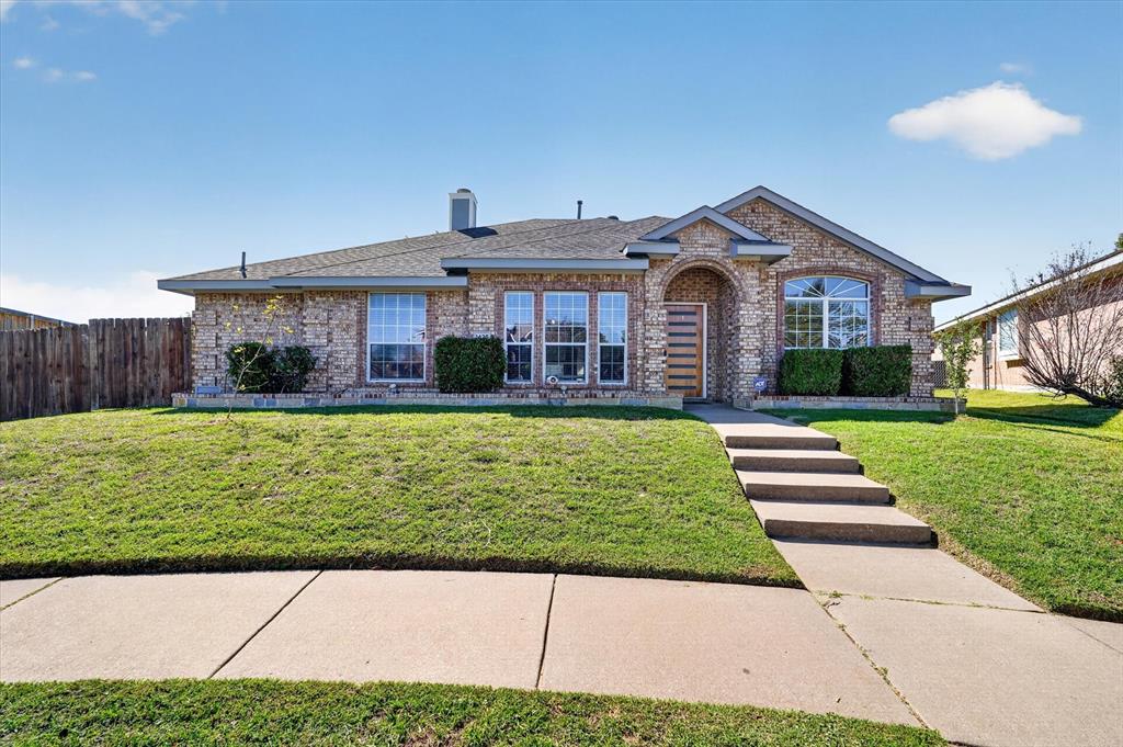 1425 Cardigan Lane - Photo 1