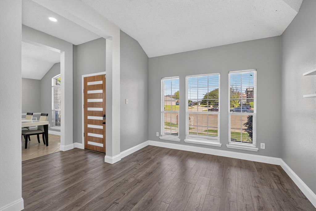 1425 Cardigan Lane - Photo 4