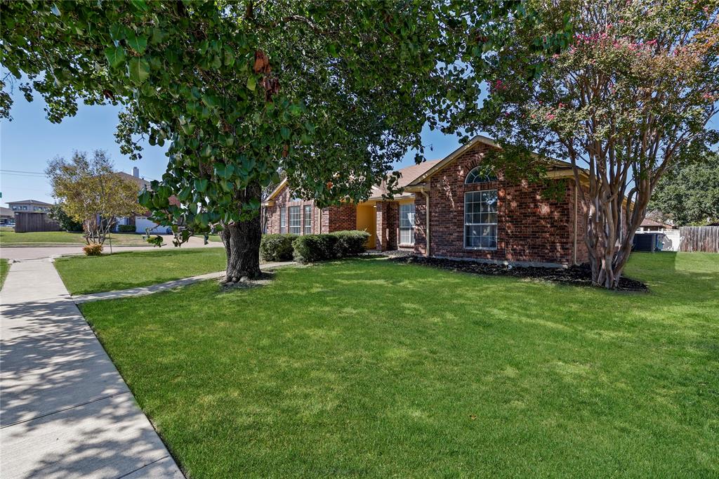 3405 Tulip Lane - Photo 2
