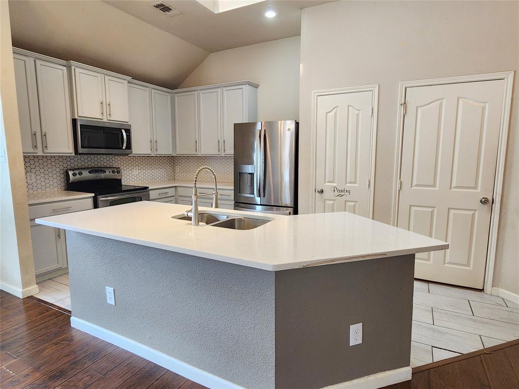 1605 Cardinal Way - Photo 6