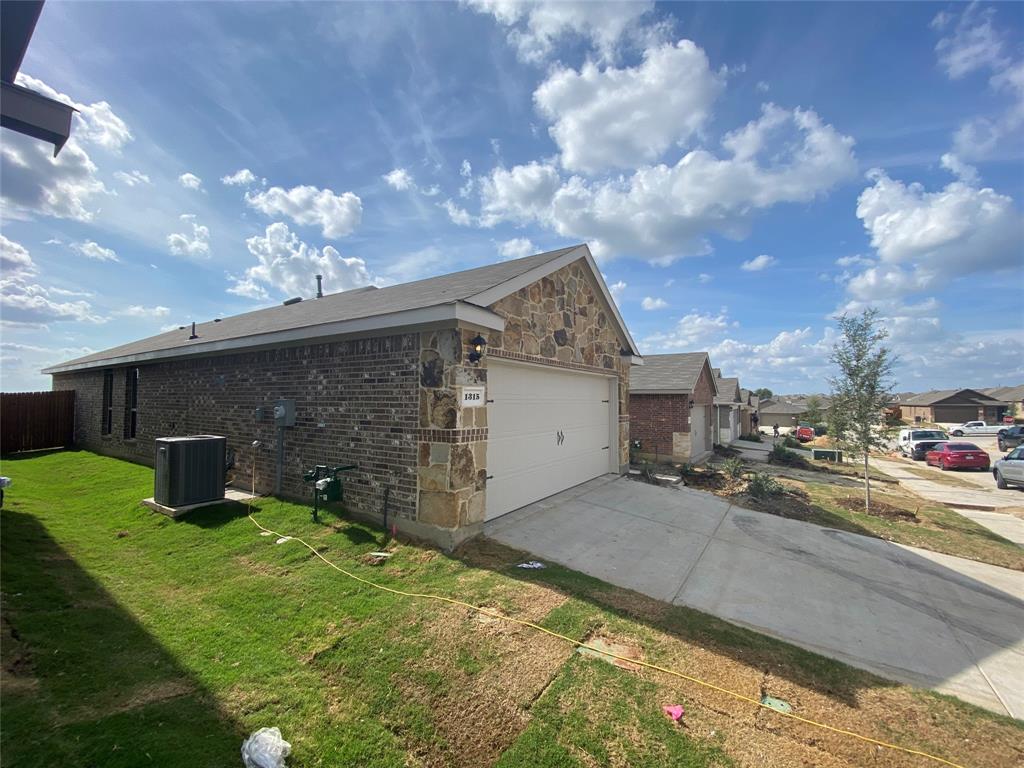 1315 DRAPER Lane - Photo 3
