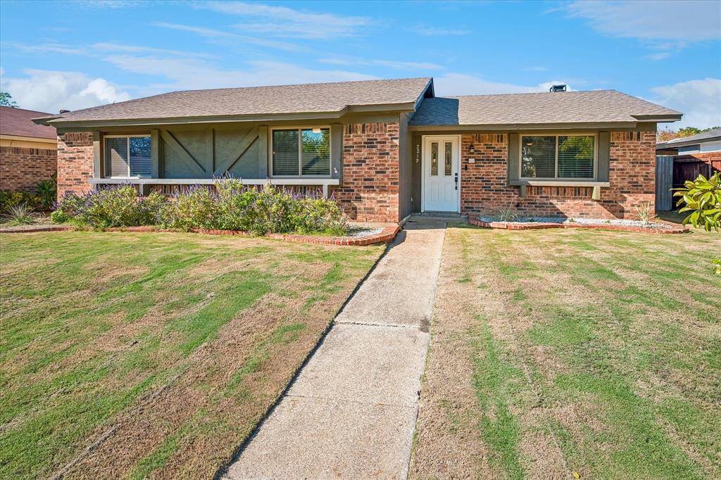 2219 Crockett Drive - Photo 2
