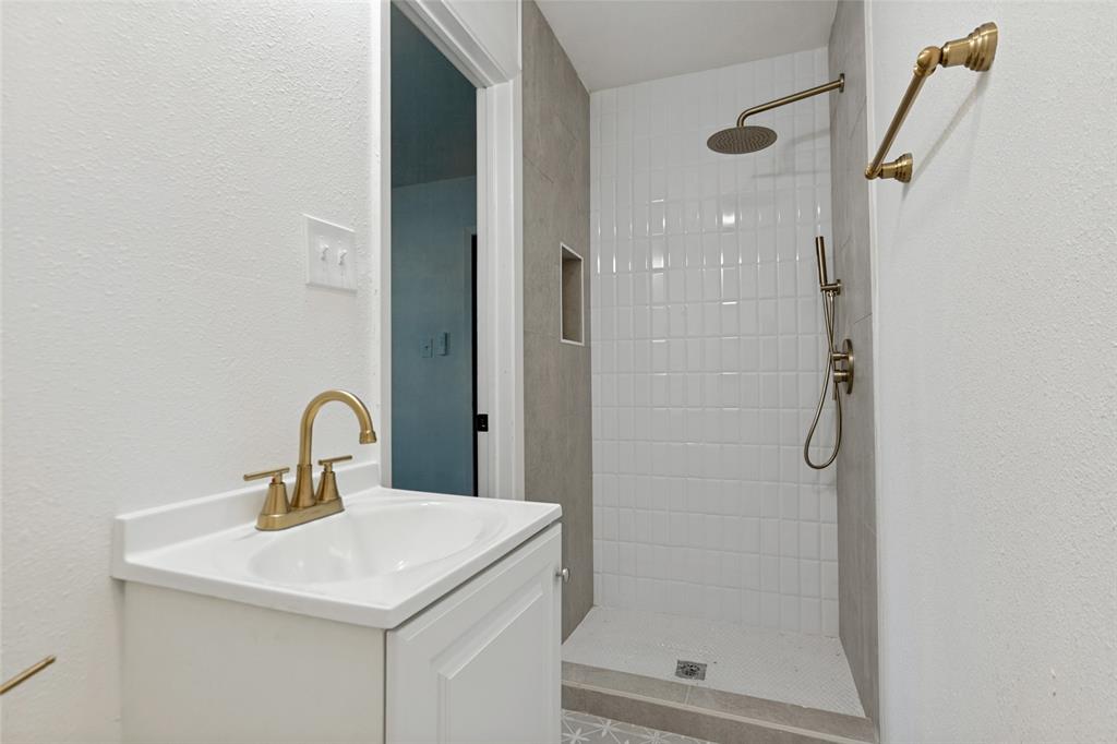 1114 10th Street - Photo 3