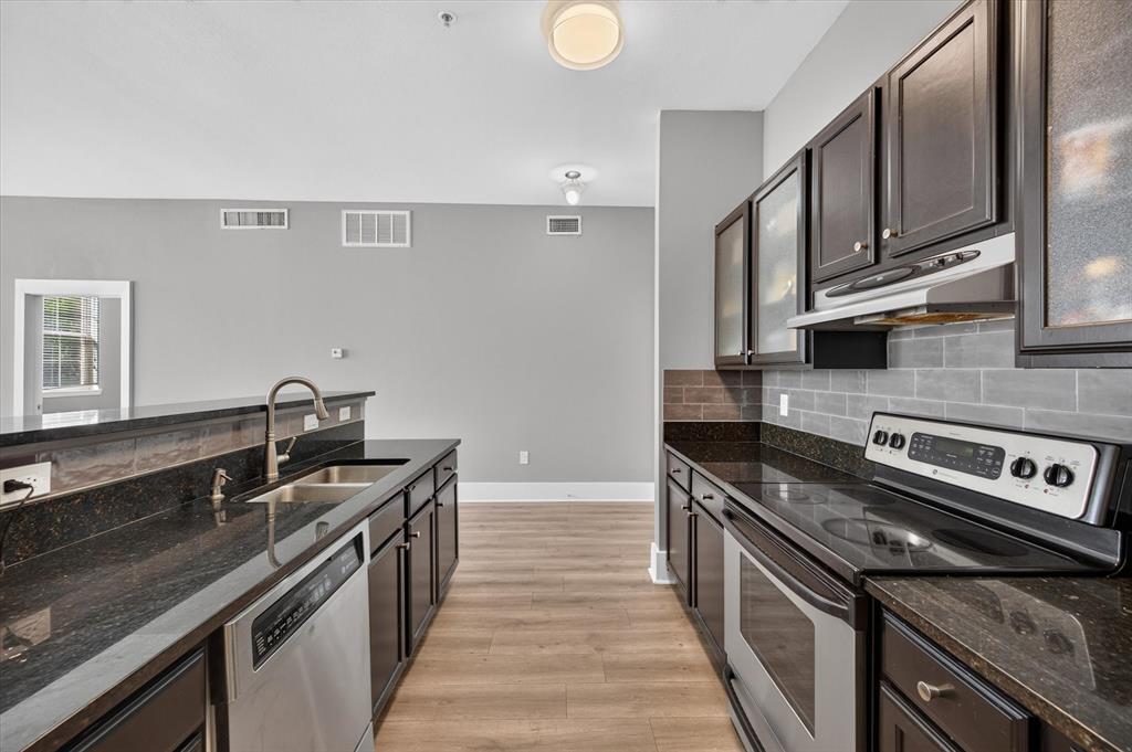 2305 Worthington Street - Photo 8