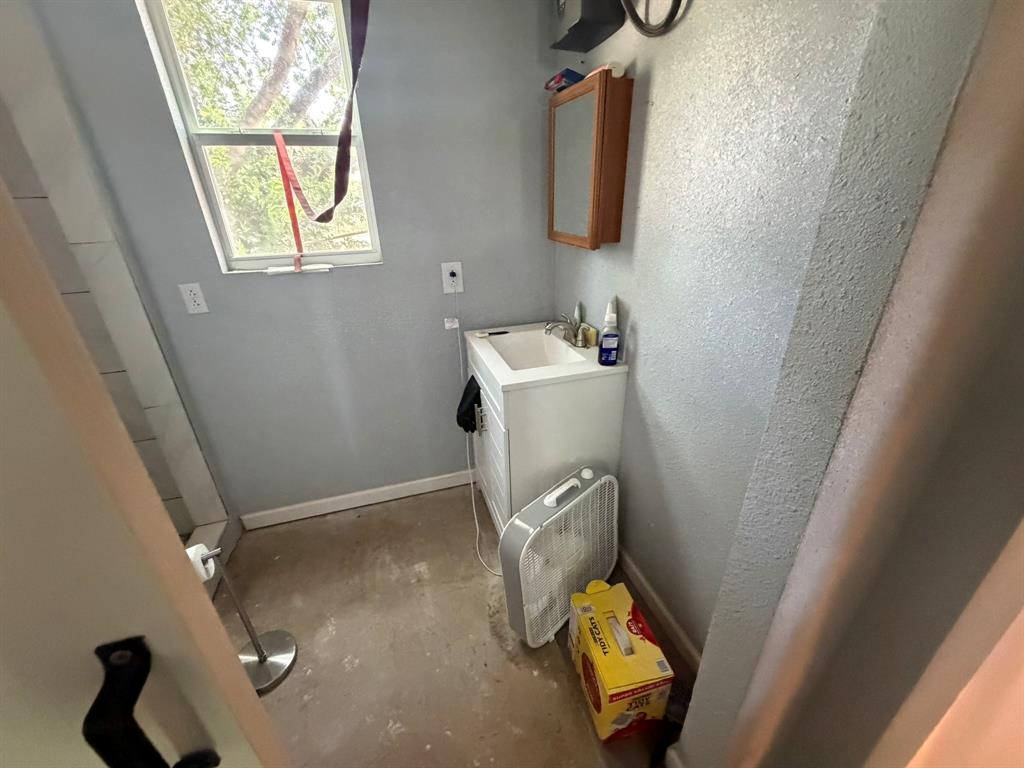 2101 Victoria Street - Photo 3