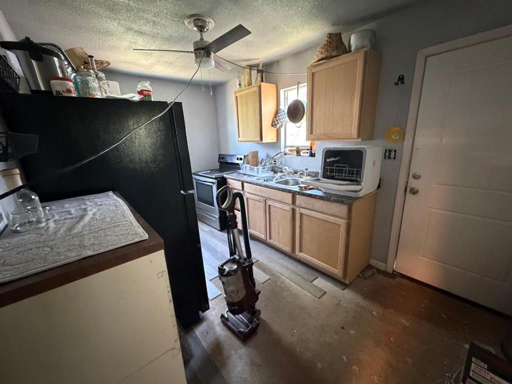 2101 Victoria Street - Photo 7