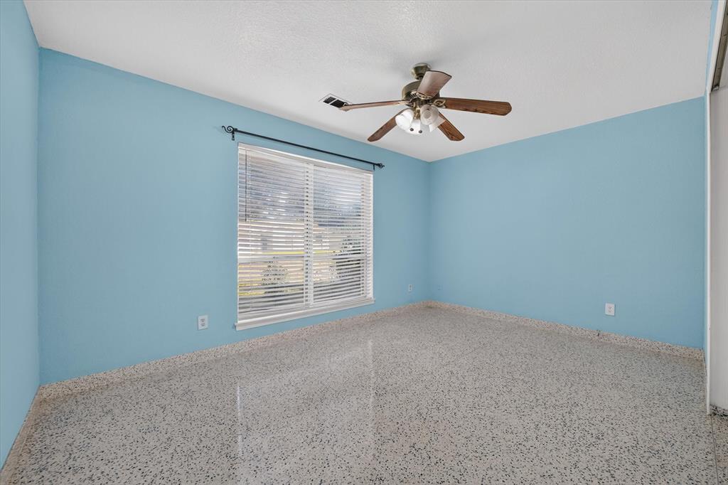 1302 Shelmar Drive - Photo 11