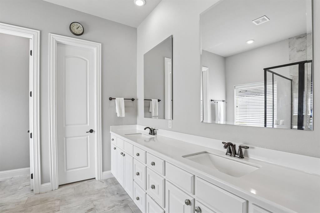 676 Princeton Way - Photo 18