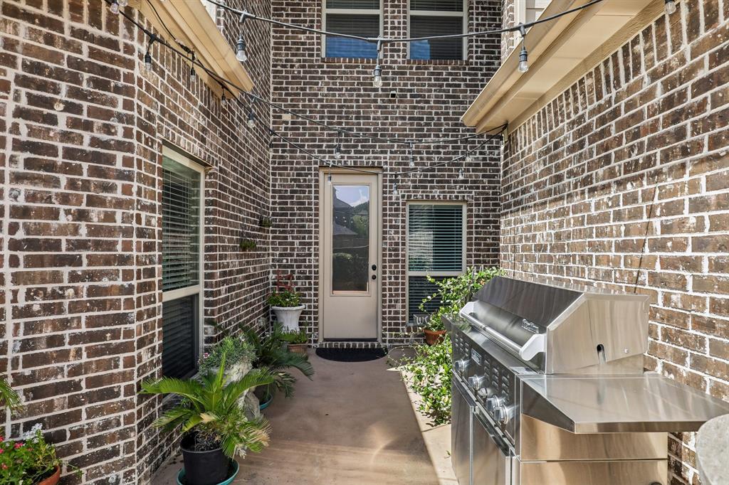 676 Princeton Way - Photo 32
