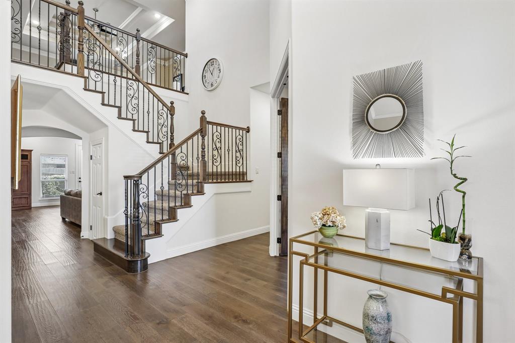 676 Princeton Way - Photo 4