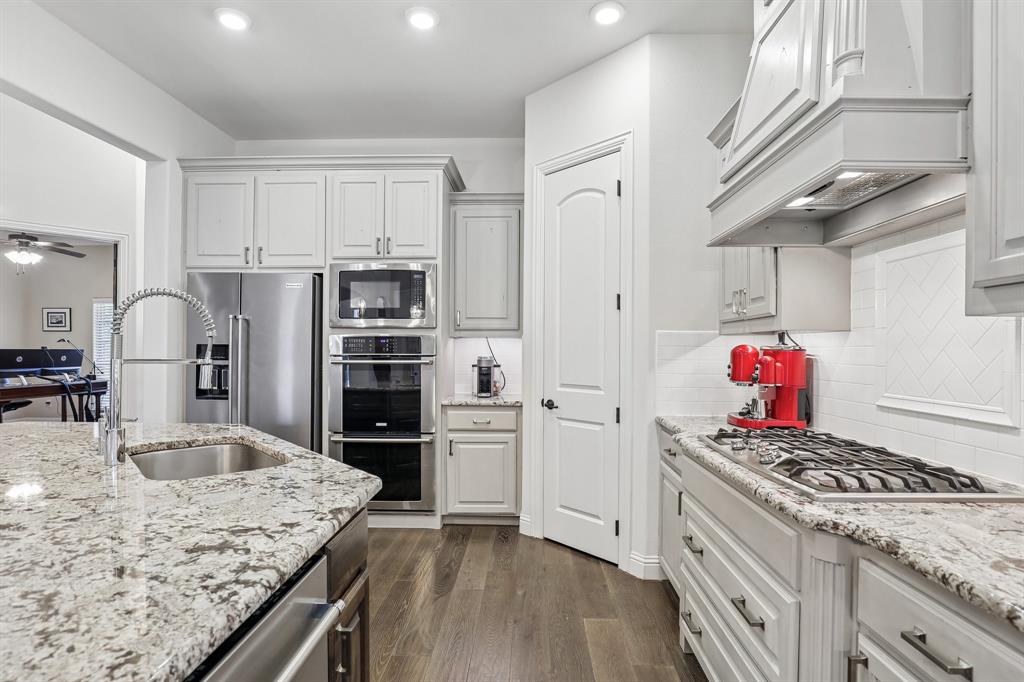 676 Princeton Way - Photo 8