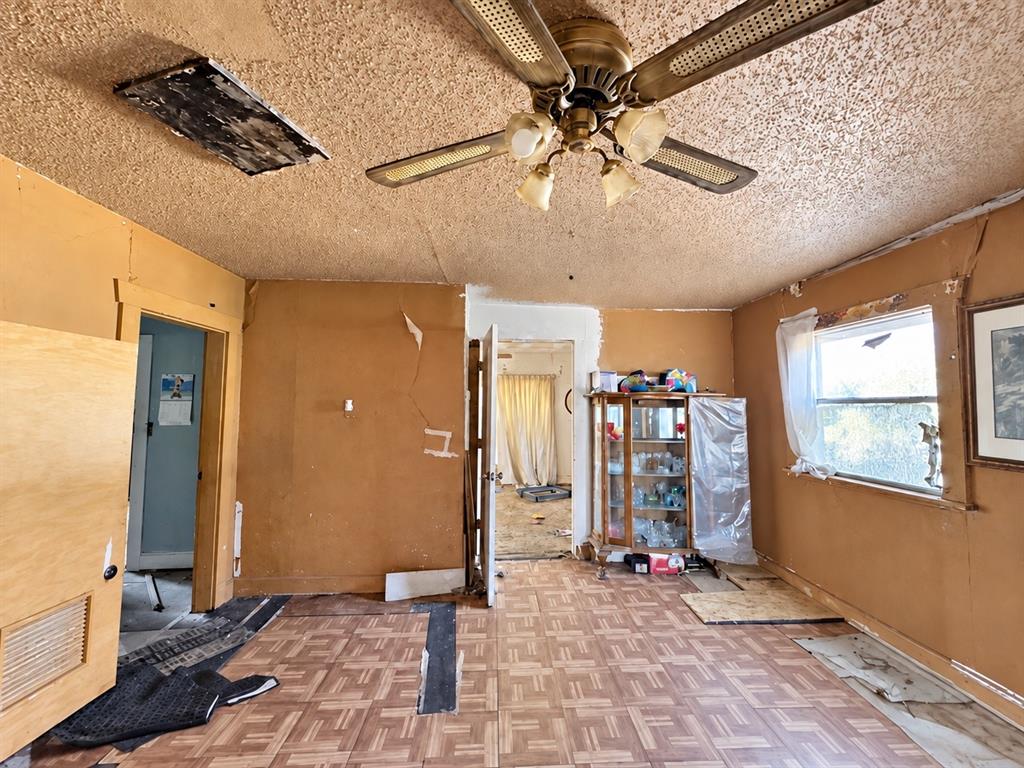 1465 Avenue Avenue E - Photo 11