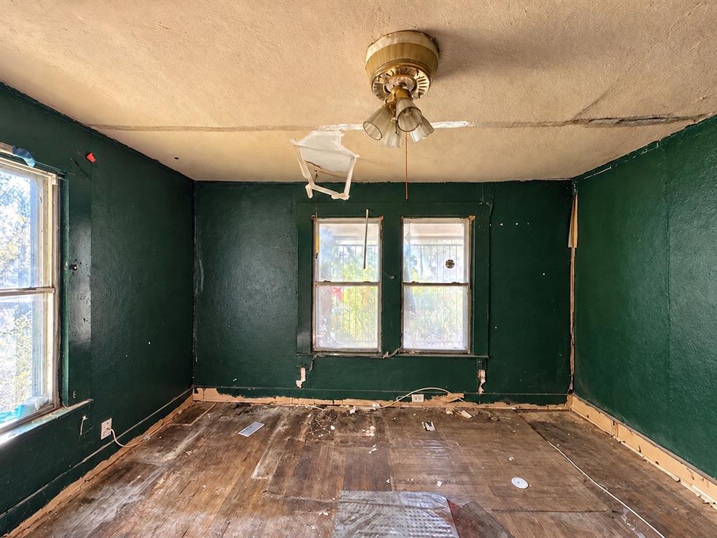1465 Avenue Avenue E - Photo 13
