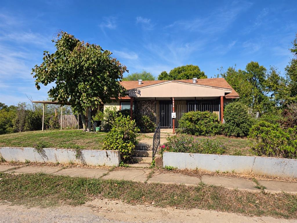1465 Avenue Avenue E - Photo 2