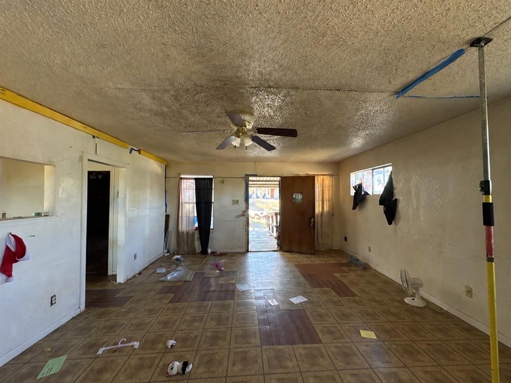 1465 Avenue Avenue E - Photo 5