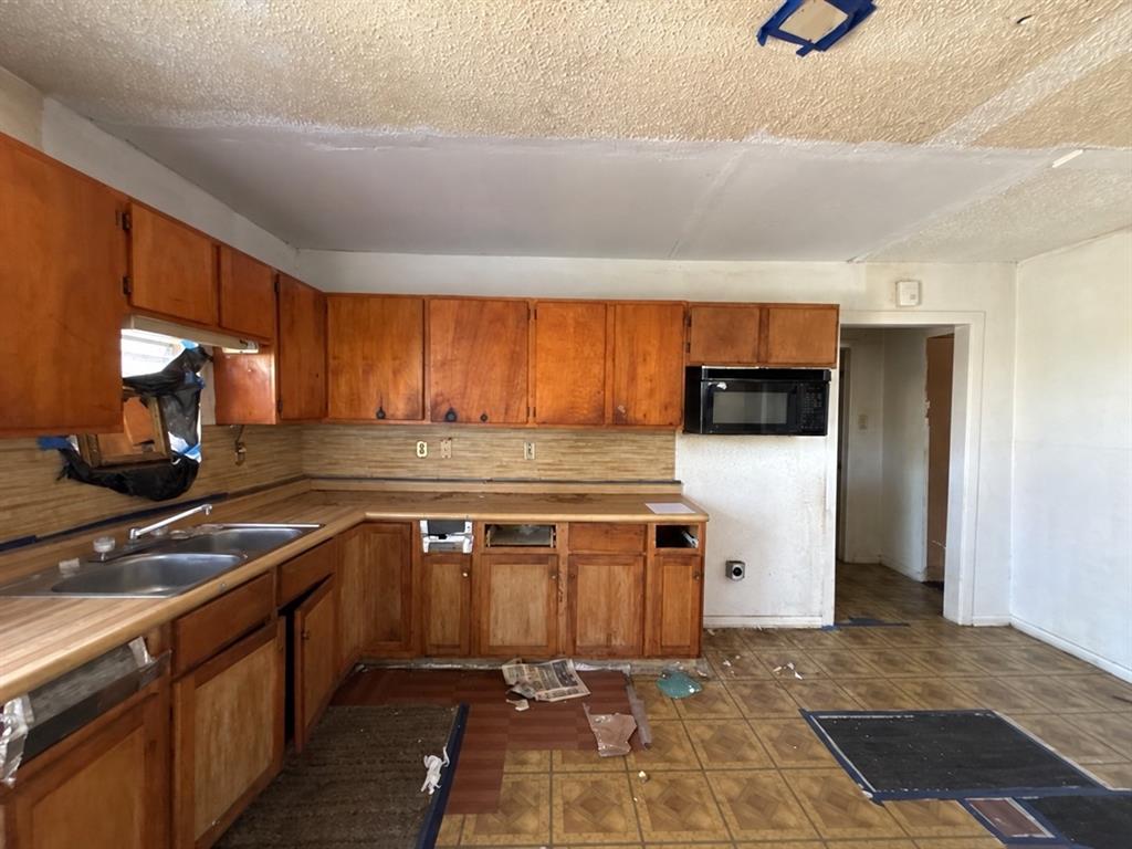 1465 Avenue Avenue E - Photo 6
