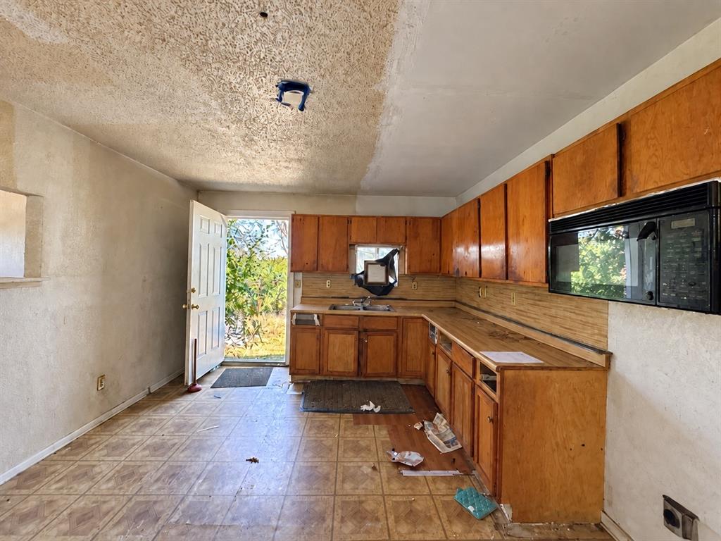 1465 Avenue Avenue E - Photo 7