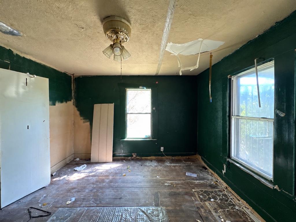 1465 Avenue Avenue E - Photo 9