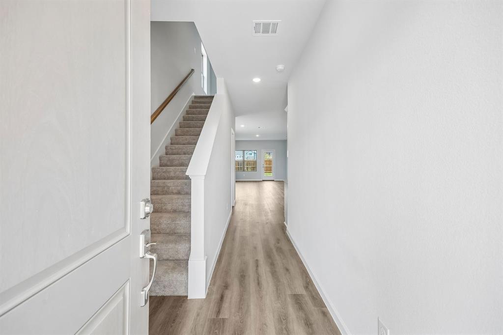 1147 Loch Way - Photo 2
