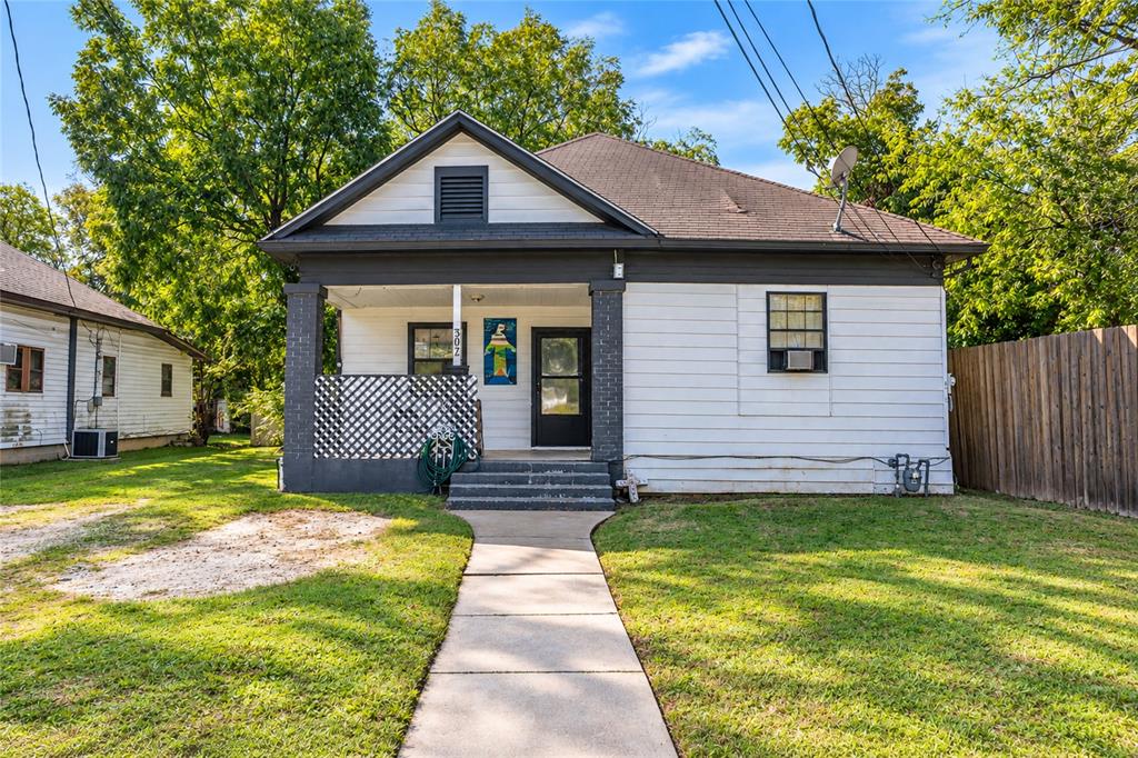 307 N Douglas Avenue - Photo 1
