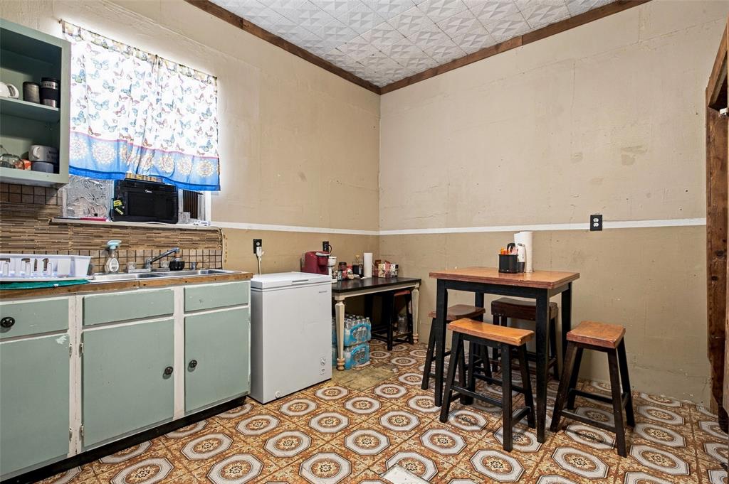307 N Douglas Avenue - Photo 10