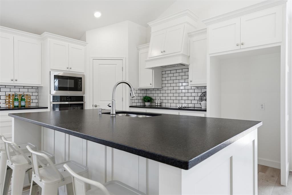 2303 Pilgrim Lane - Photo 9