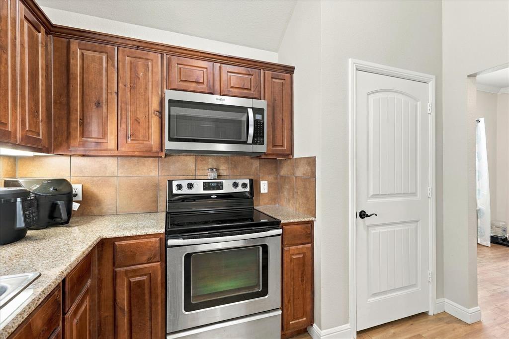 2924 Englefield Green - Photo 13
