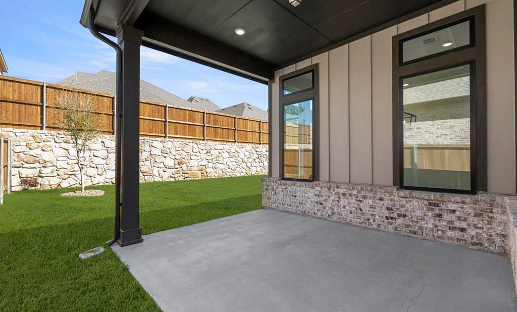 1219 Stone Cliff Drive - Photo 2