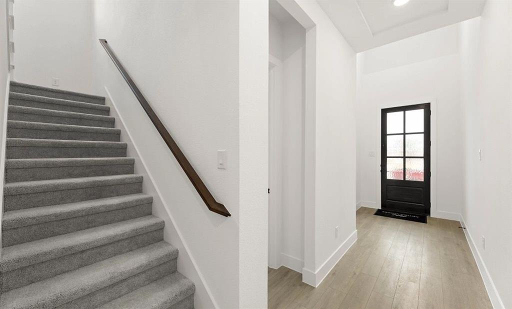 1209 Eclipse Way - Photo 4
