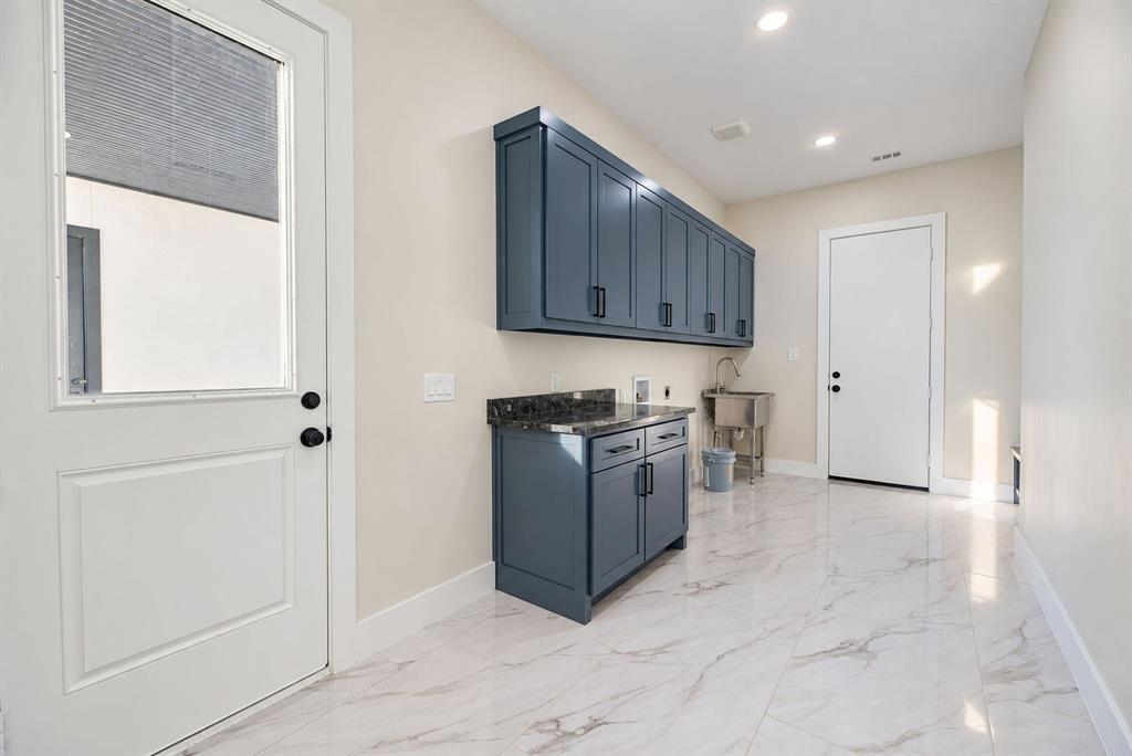1111 Periwinkle Court - Photo 17