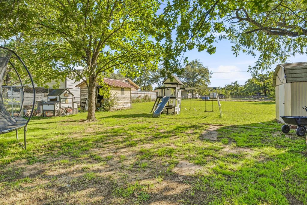 632 E Ross Avenue - Photo 2