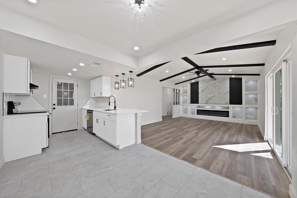 858 Lexington Drive - Photo 2
