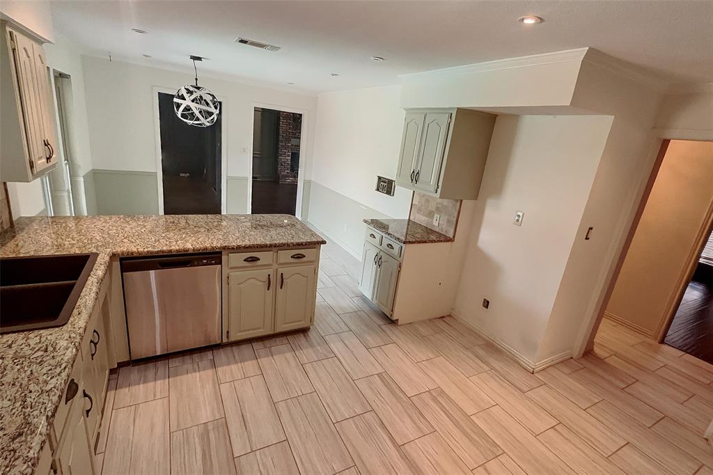 1505 Faringdon Drive - Photo 4