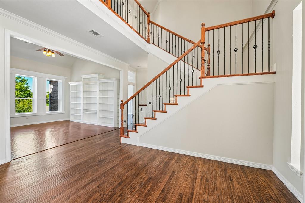 2209 Somerset - Photo 2