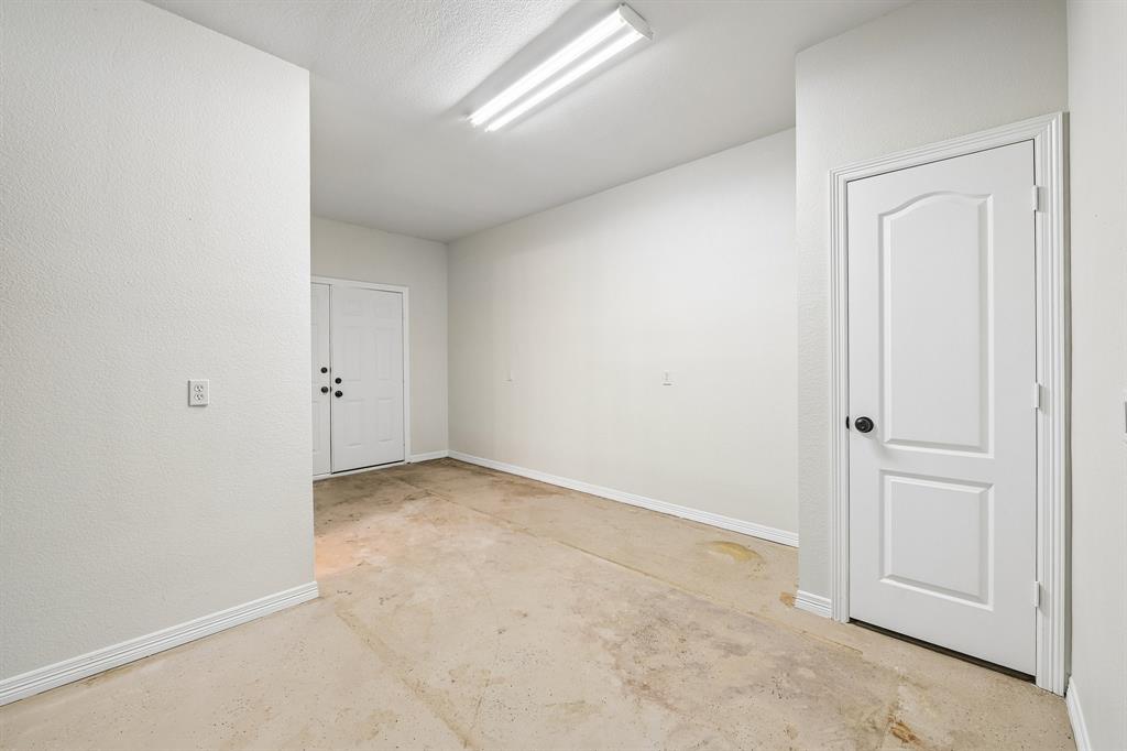2209 Somerset - Photo 32