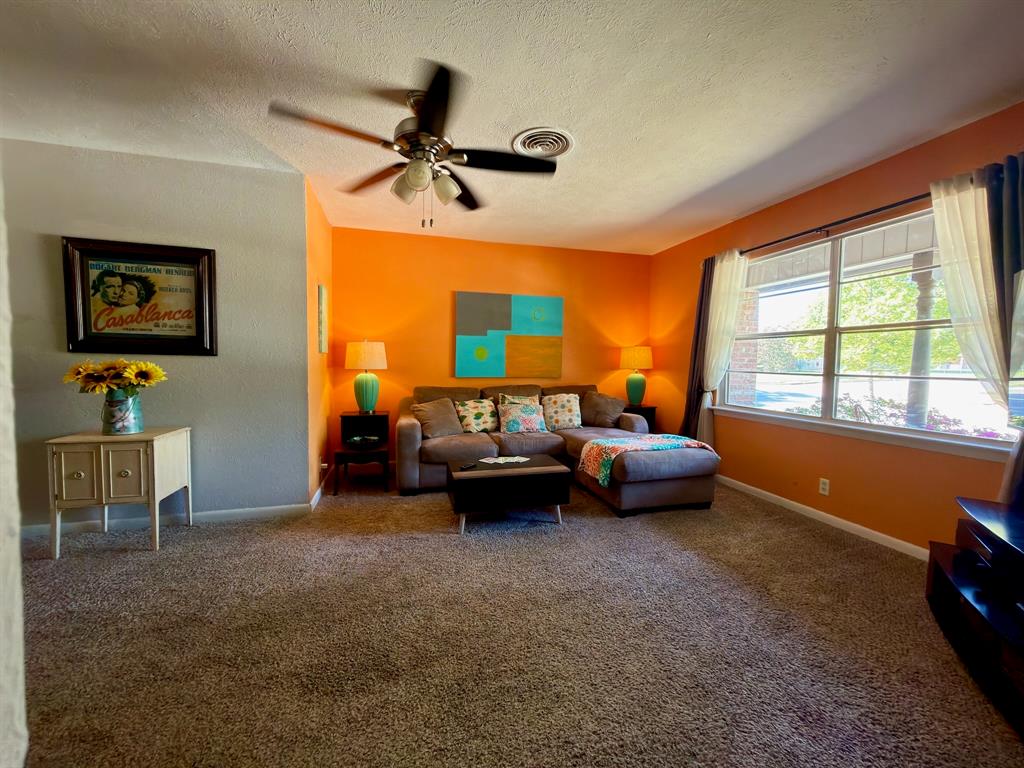 633 Oakwood Avenue - Photo 2