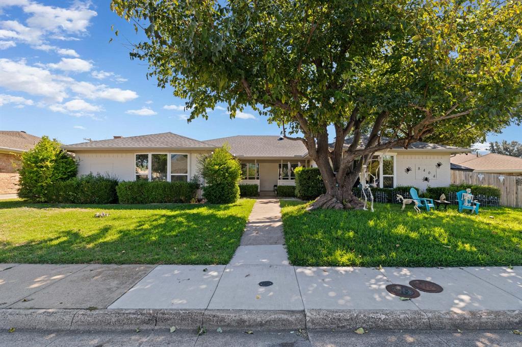 8406 Lullwater Drive - Photo 2