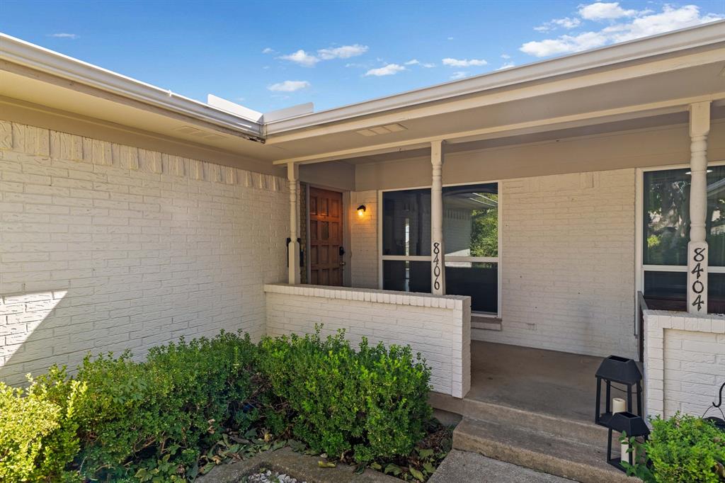 8406 Lullwater Drive - Photo 3