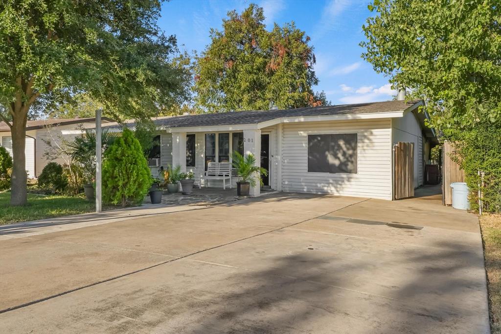 201 Glenridge Drive - Photo 2