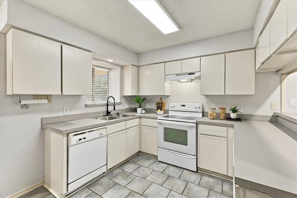 6404 Woods Edge Drive - Photo 11
