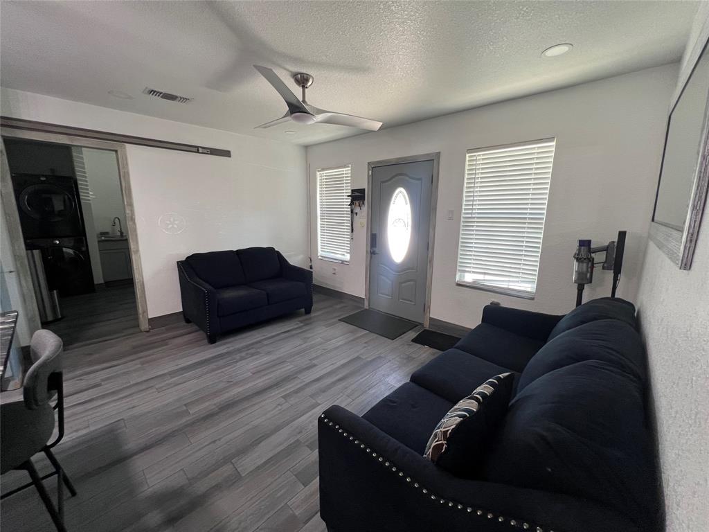 201 Darien Drive - Photo 3