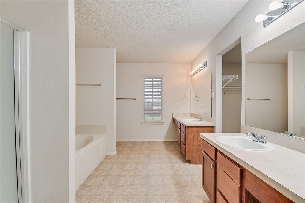 124 Independence - Photo 5