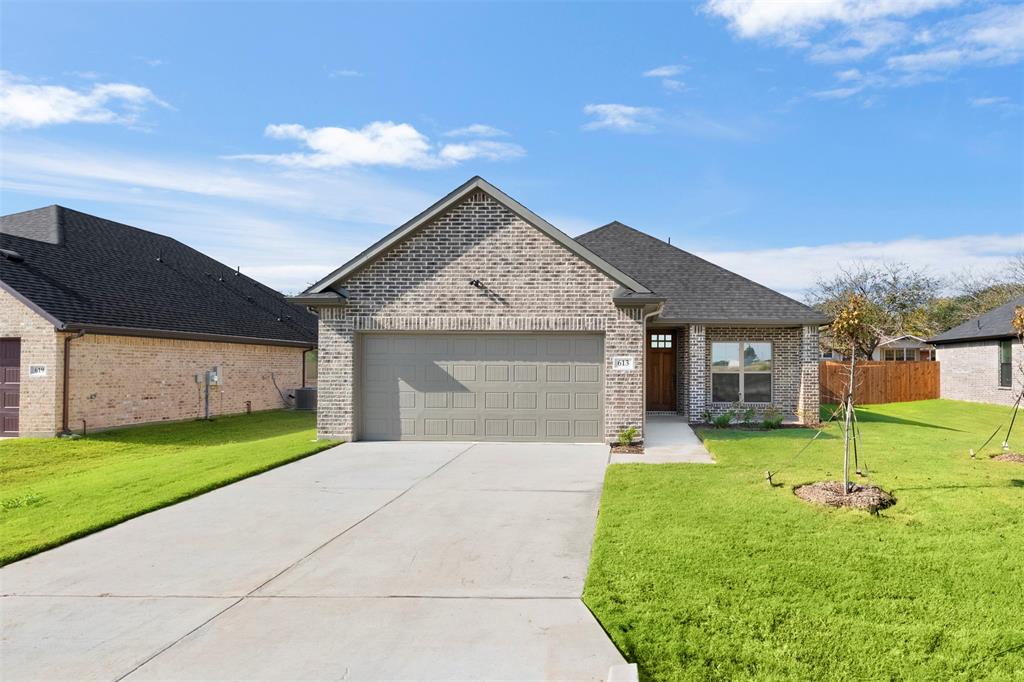 613 Escovedo Drive - Photo 2