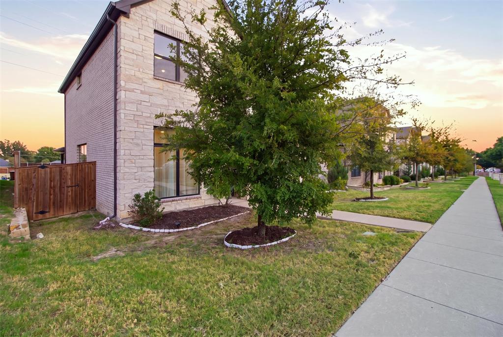 1408 Rockcliff Street - Photo 2