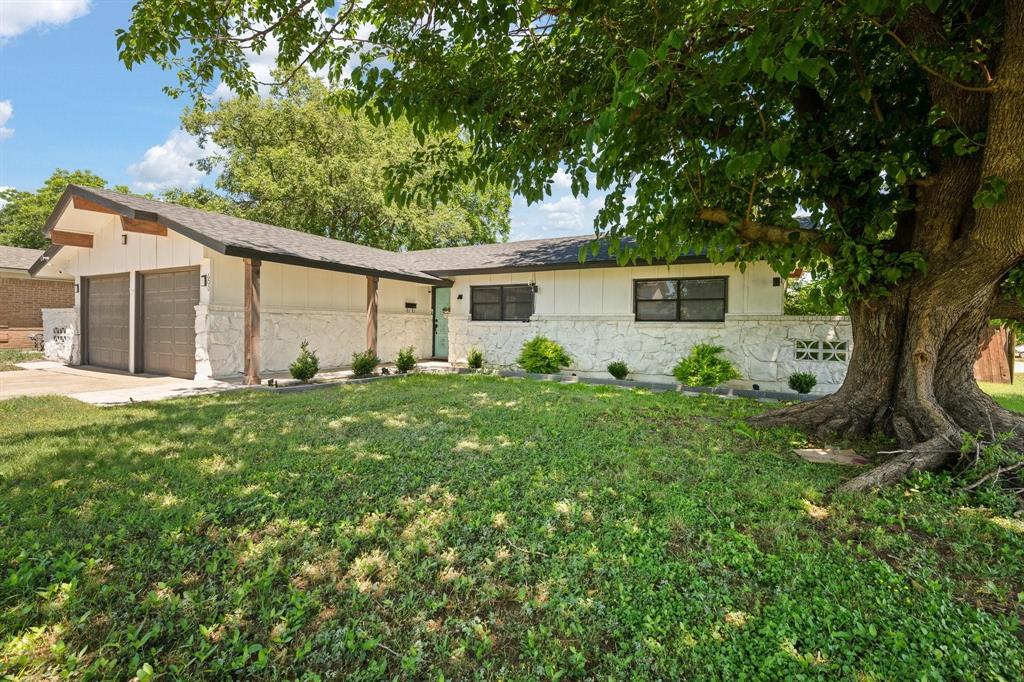 600 Meadowcrest Drive - Photo 2