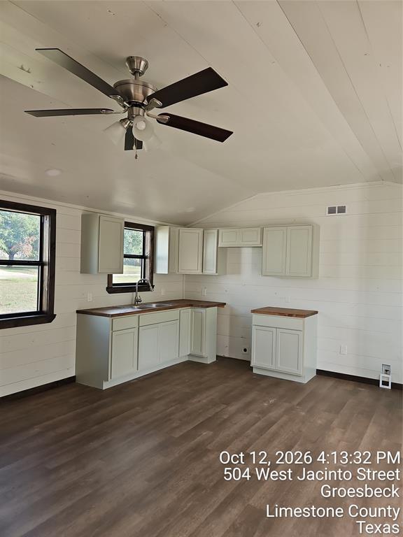 507 W Sabine Street - Photo 1