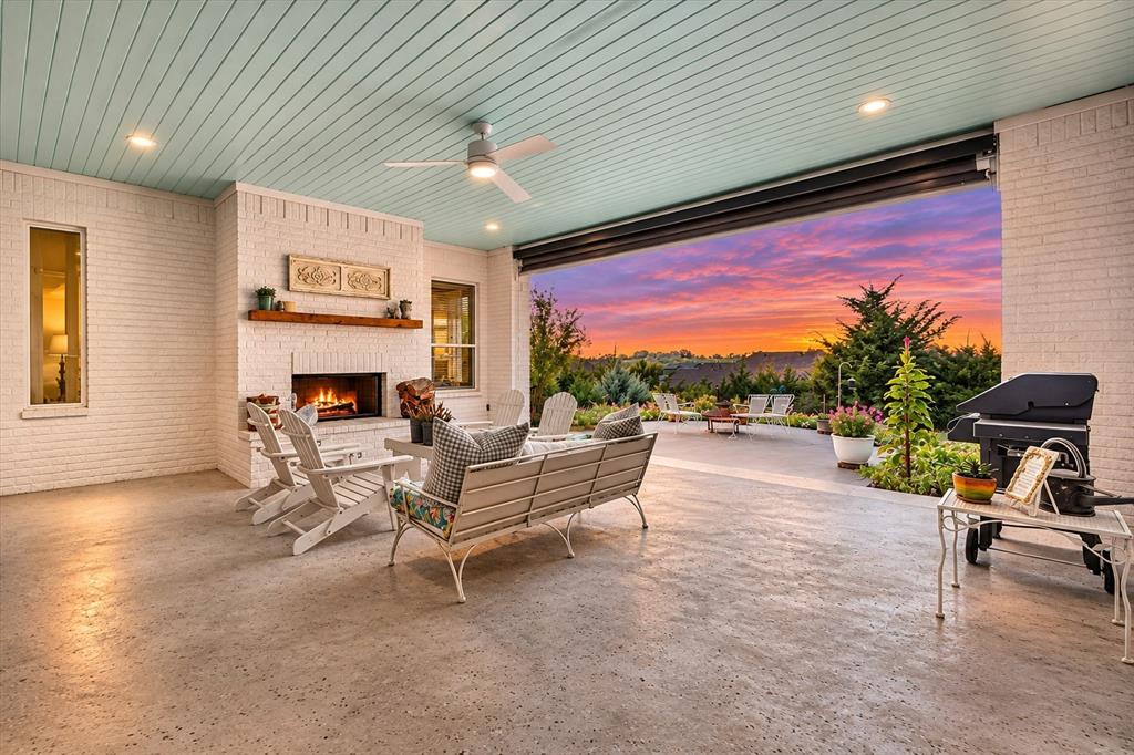 225 Bristol Court - Photo 2